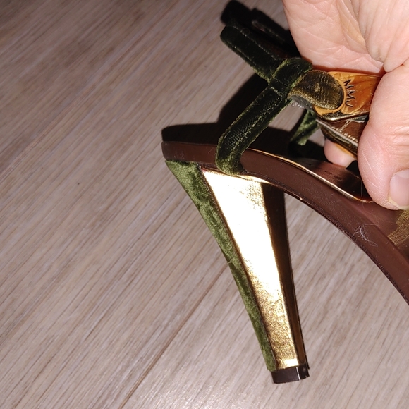 Marc by Marc Jacobs Velvet Leather Heels - Picture 16 of 16